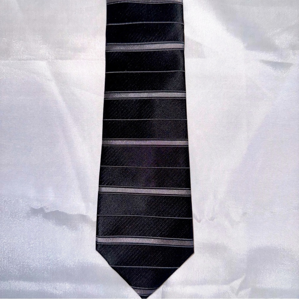 DKNY Narrow 3” Black Gray Horizontal Striped Silk‎ Tie 90s style